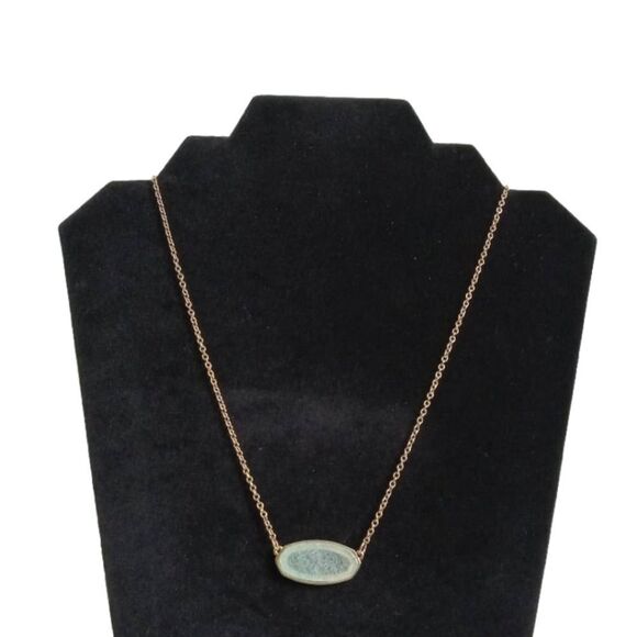 Gold Tone & Green Lightweight Plastic Faux Gemstone Oval Shaped Pendant Necklace - Picture 1 of 9